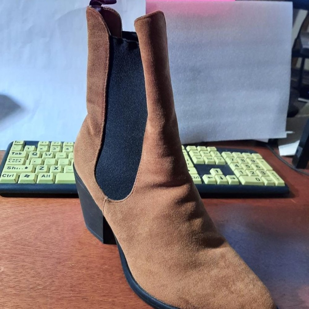 NEW ! She & In Women High Ankle Chelsea Real Suede Leather Boot Brown Size 9